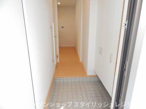 フューラクローバーの玄関