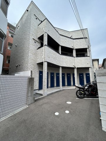 Walk one minutes岡本の画像