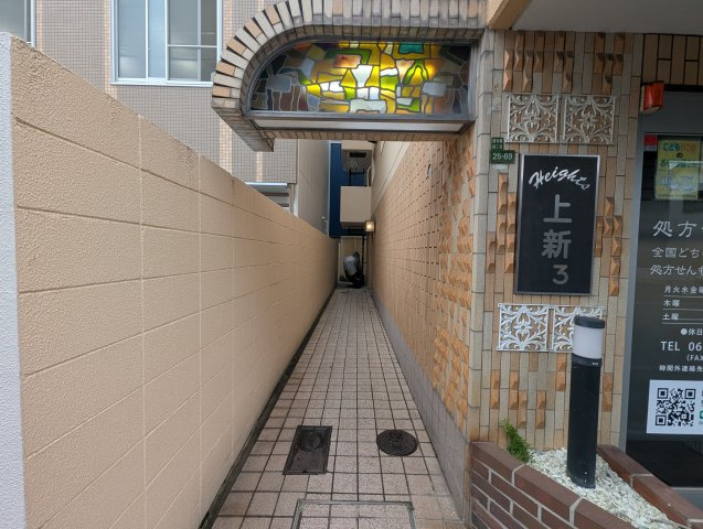 ハイツ上新第三西淡路のエントランス