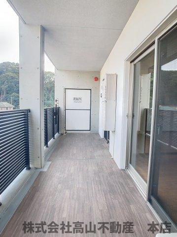 ブルーミングテラス東郷駅前のバルコニー