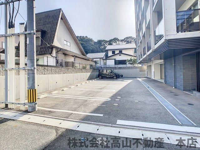 ブルーミングテラス東郷駅前の駐車場