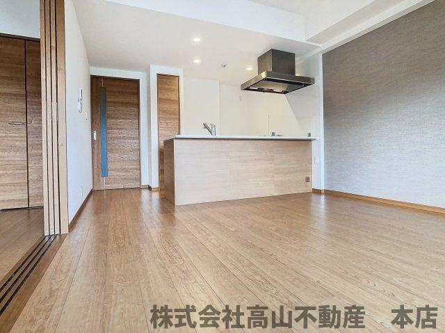 ブルーミングテラス東郷駅前の居間・リビング