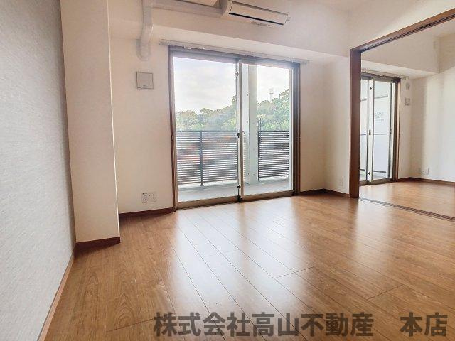ブルーミングテラス東郷駅前の居間・リビング