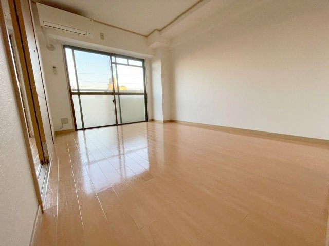 三恵上新庄ハイツの洋室