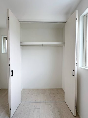 安佐南区川内5丁目 No.7の収納|全居室収納☆
5.3帖洋室のクローゼットです♪