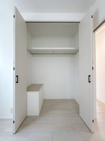 安佐南区川内5丁目 No.7の収納|全居室収納☆
5.3帖洋室のクローゼットです♪