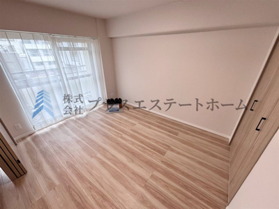 【洋室】 | グランパレ神戸ハーバーウエスト | 【同社施工事例】自由度の高い家具の配置が叶うシンプルな空間です♪