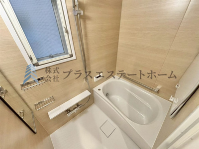 【浴室】 | グランパレ神戸ハーバーウエスト | 【同社施工事例】窓付きの浴室は採光、換気、開放感の向上などの多くのメリットがあります♪