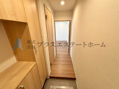 【玄関】 | グランパレ神戸ハーバーウエスト | 【同社施工事例】下足入れが備わっており、ご家族の靴をまとめて収納できます♪