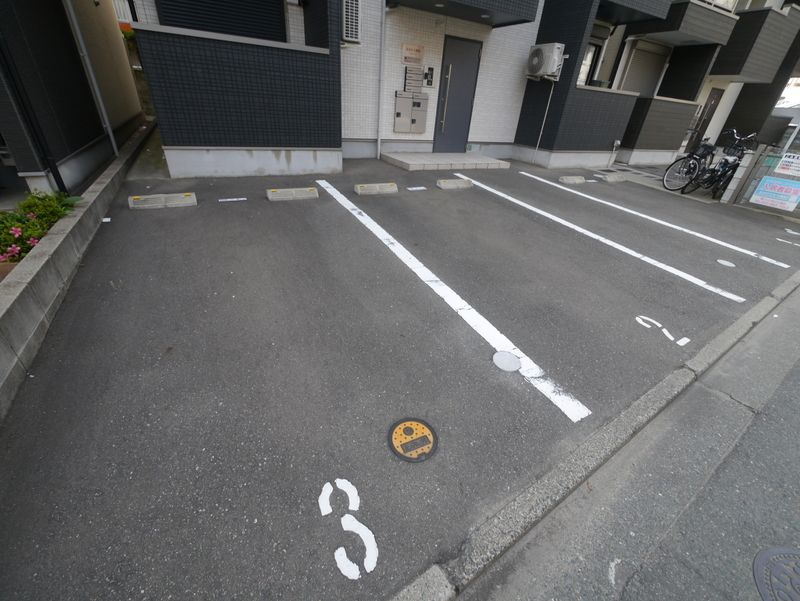ルピナス井尻 の駐車場