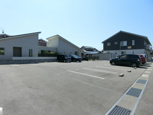 椿（ツバキ）の駐車場
