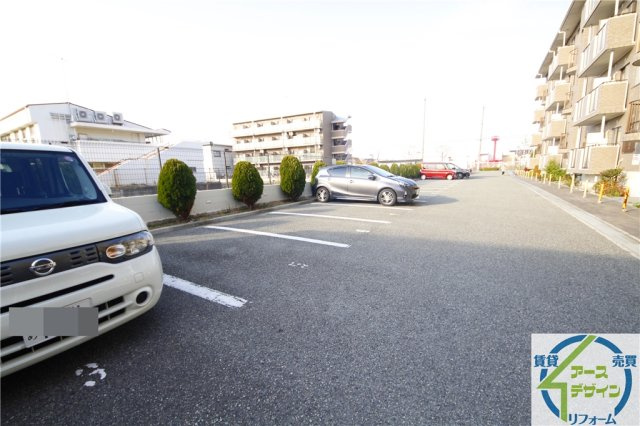 マッティーナ神戸弐番館の駐車場