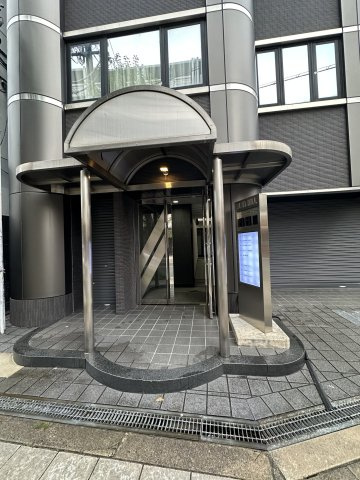 アルマ・ビルのエントランス