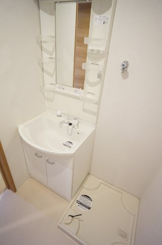 船橋市前原西１丁目のアパートの独立洗面台|※写真は別タイプのお部屋です。