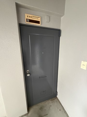 サウスヒルズ由良の玄関