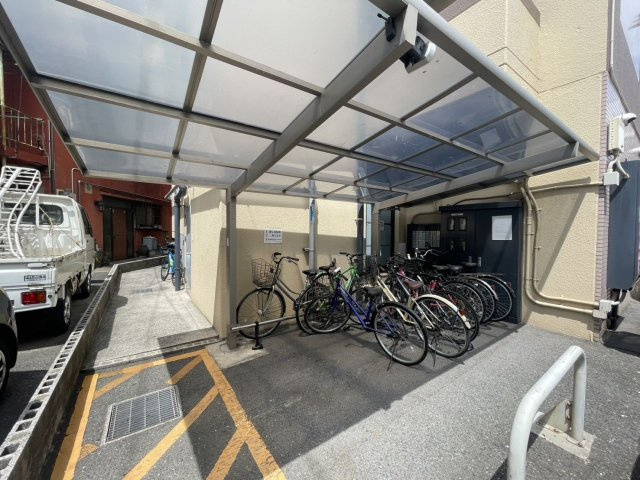 グランドアイ小倉の駐車場
