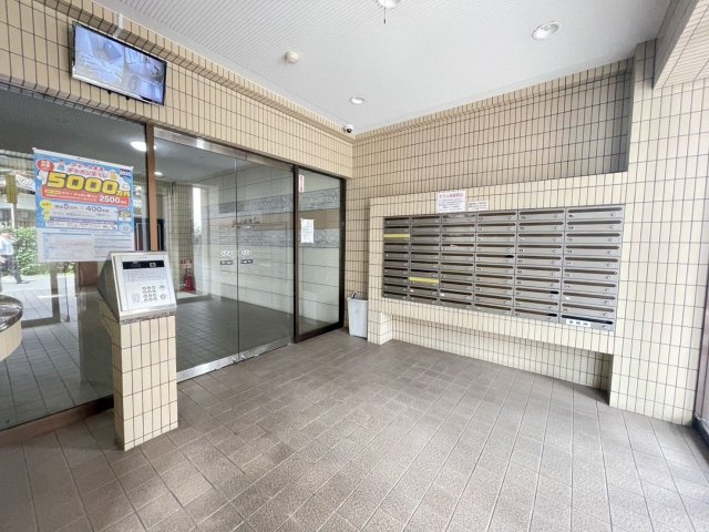 グランドアイ小倉のエントランス