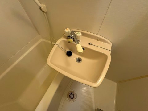 コーポ山吹の洗面所|明るい洗面所です