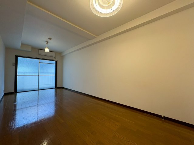 コーポ山吹の居間・リビング|使いやすいリビングです