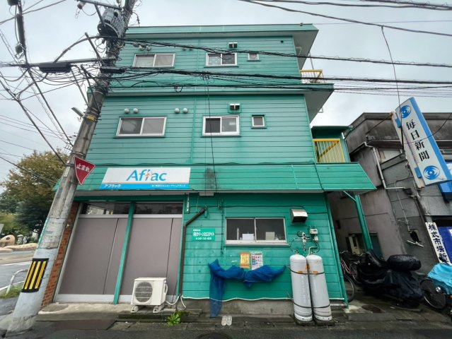 駿河ビルのエントランス