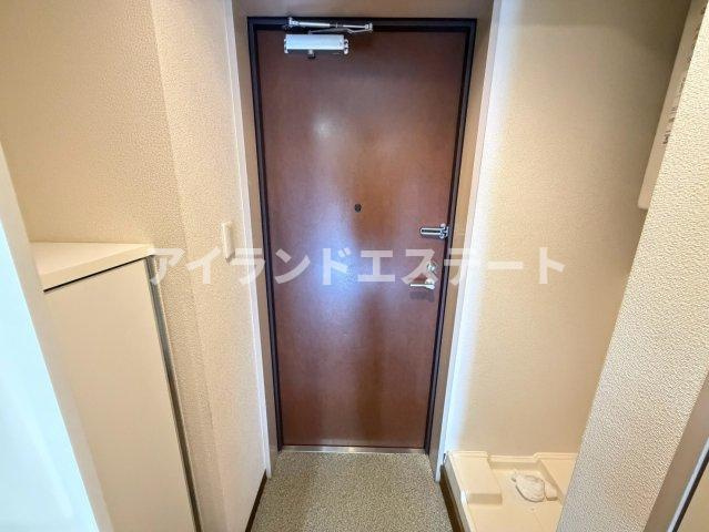 アヴェニール駒沢大学　駅近　バストイレ別　陽当たり良好の玄関