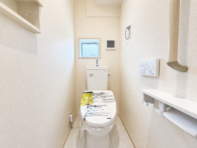 『八王子市新築戸建て』八王子市万町65-7【仲介手数料無料】　のトイレ|～仲介手数料無料☆八王子ひなた不動産～八王子市万町　新築戸建て
