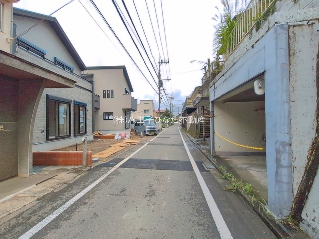 『八王子市新築戸建て』八王子市万町65-7【仲介手数料無料】　の前面道路含む現地写真|～仲介手数料無料☆八王子ひなた不動産～八王子市万町　新築戸建て