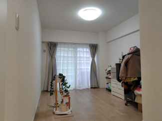 【洋室】 | 日商岩井北浦和マンションB棟 | 洋室：6.0帖　リビングとは繋がって常時扉を開放できます。