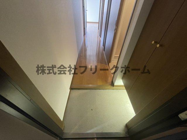 三鷹市下連雀３丁目の賃貸マンションの玄関