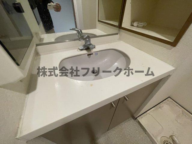 三鷹市下連雀３丁目の賃貸マンションの洗面所