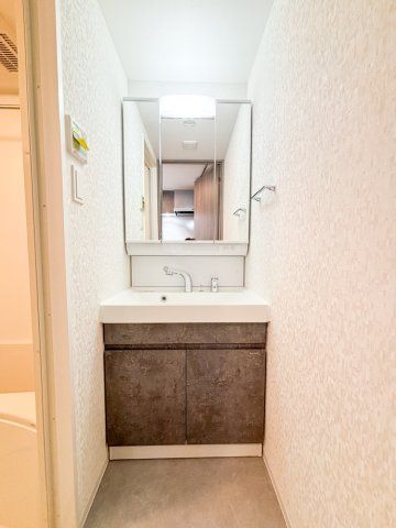 S-RESIDENCE六ツ門abreastIIの洗面所|綺麗で明るい洗面所です☆