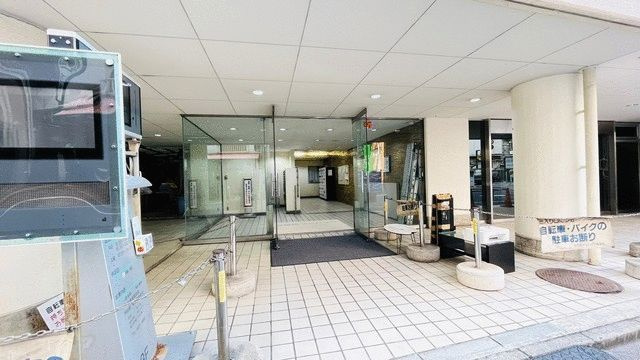 五反田サンハイツのエントランス