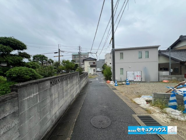 【同施工物件ご案内可能】日進市岩崎町　全4棟の前面道路含む現地写真|事前予約にて現地ご見学いただけます！お気軽にお問い合わせください♪
■株式会社　セキュアハウス　豊明店■
住宅ローンに強く、知識、経験豊富なスタッフ在籍
お客様に寄り添い、ご成約後もサポート致します。