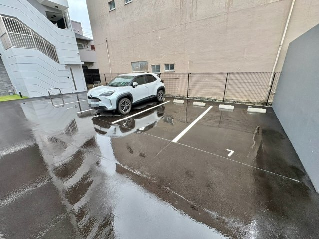 プレリス浅間町フォルテラの駐車場