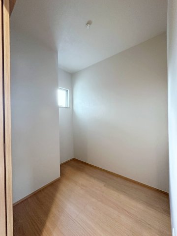 安佐南区八木6丁目 No.3の子供部屋|2階2.25帖のフリースペース☆
書斎や2階の物置としても活用できます！