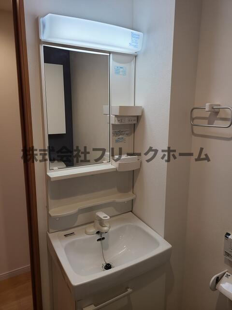 三鷹市牟礼１丁目のアパートの洗面所