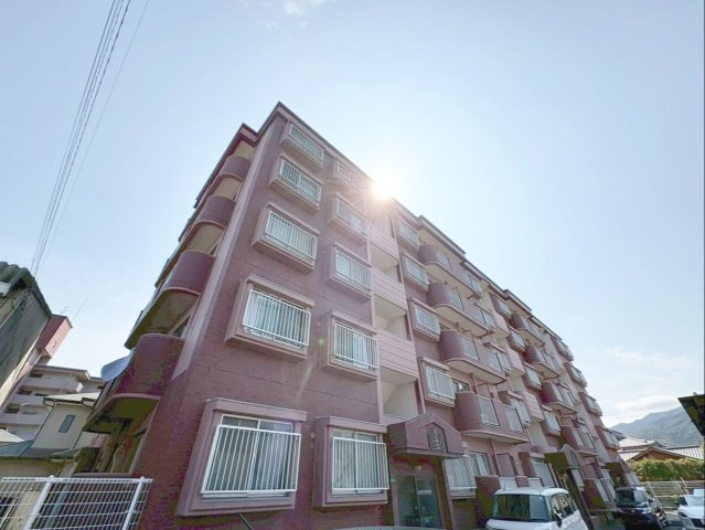 サンライフ朽網の外観|幹線道路へのアクセスも良く、お車での移動にも便利な住環境です