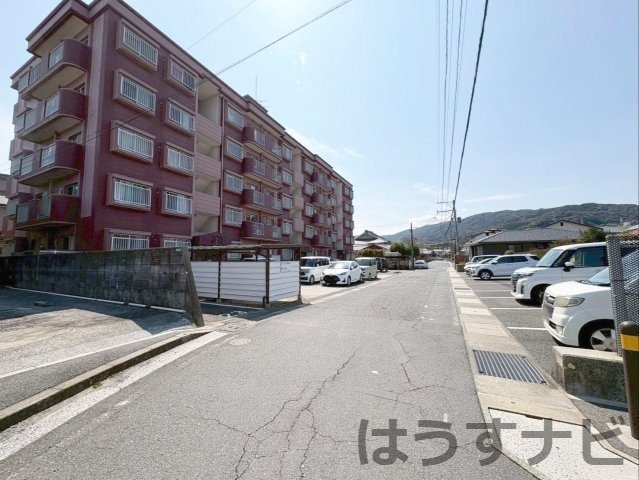 サンライフ朽網の外観|落ち着いた街並みに佇むマンションです！