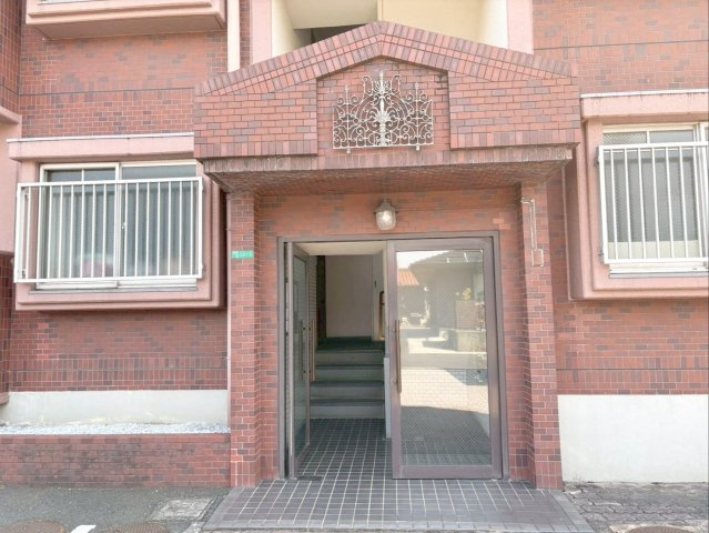 サンライフ朽網のエントランス|住まいの入口となるエントランスです！
