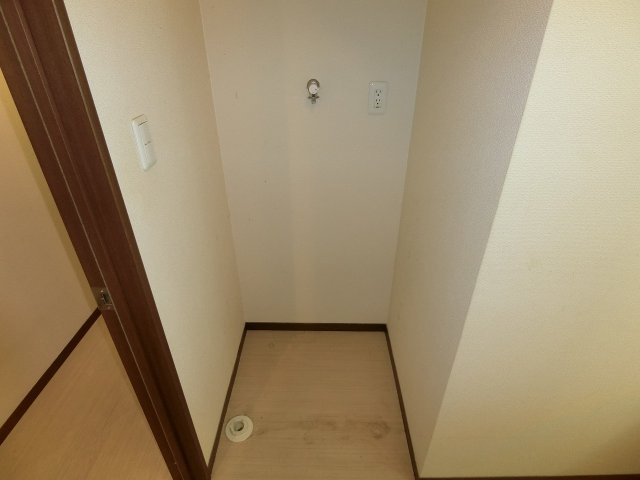 ラフィネ小松B棟の洗面所