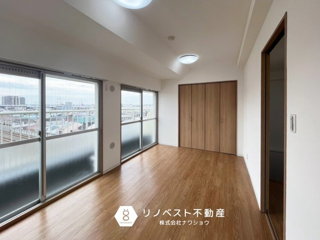 シャンティ―永和の洋室|約8.5帖の上階洋室♪採光・眺望・通風共に気持ちよいお部屋です◎
ご夫婦のお部屋におすすめ♪