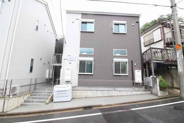 サザンヒルズ弘明寺のエントランス