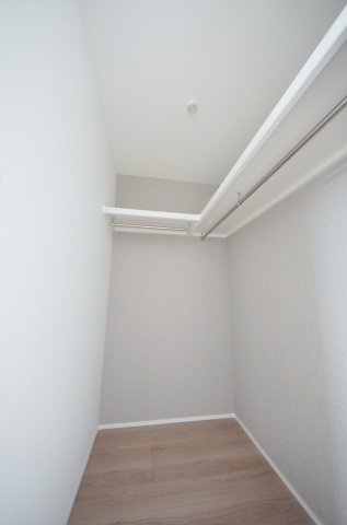 大野下更地の収納|各居室に機能的なクローゼットを完備。タンスなどの大型家具を買い足す必要がないため、お部屋の面積を最大限に活かせます。