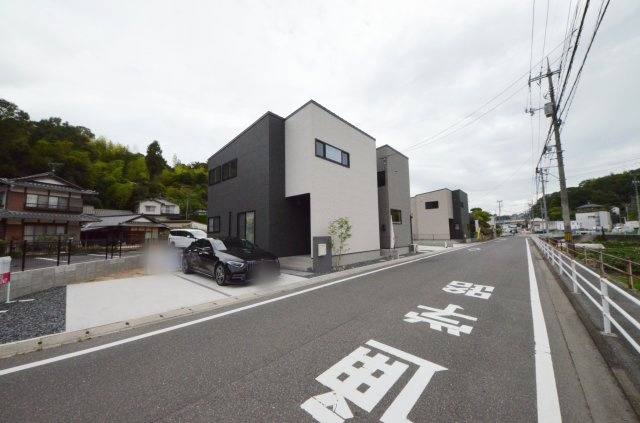 大野下更地の前面道路含む現地写真|前面道路は交通量が少なく駐車楽々