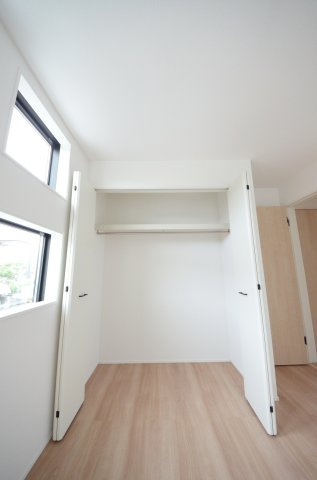 福面二丁目の収納|各居室に機能的なクローゼットを完備。タンスなどの大型家具を買い足す必要がないため、お部屋の面積を最大限に活かせます。