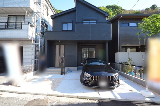 日宇那町の駐車場|前面道路は交通量が少なく駐車楽々
駐車は2台可能です