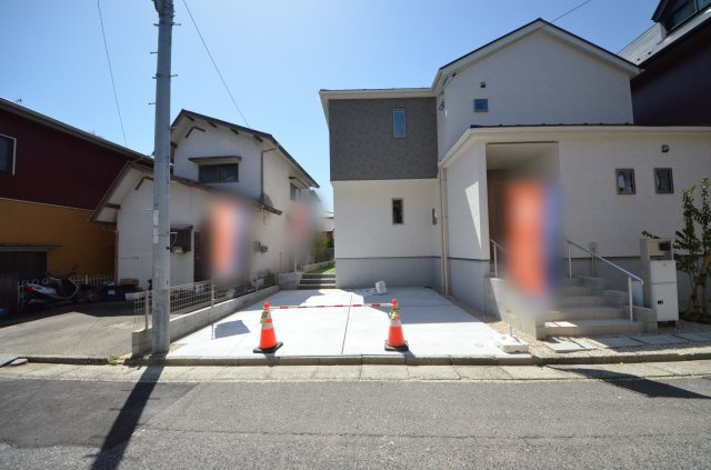 八幡が丘二丁目の駐車場|敷地広々50坪
駐車並列二台可能です