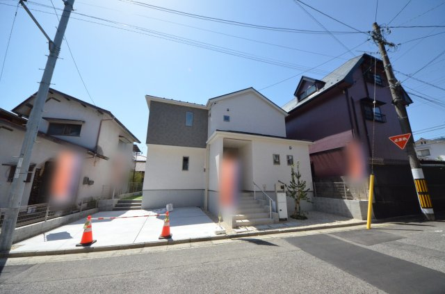 八幡が丘二丁目の外観|敷地広々50坪
駐車並列二台可能です