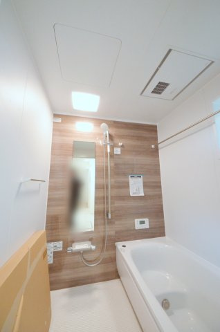 浜田本町の浴室|１坪タイプの大きなバスルーム。足を伸ばしてゆっくり湯船につかることができます