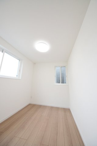 浜田本町の洋室|全居室収納スペース有、お部屋が広く綺麗に使えます